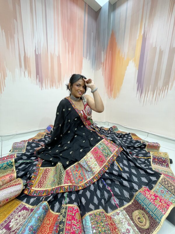 Black Bandhani Navratri Chaniya Choli with Kutchi Embroidered Blouse & Dupatta – Traditional Gujarati Garba Lehenga Set